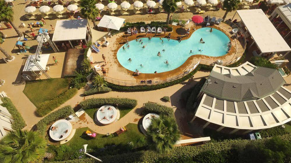 Atilius Hotel & Suites Riccione Exterior foto