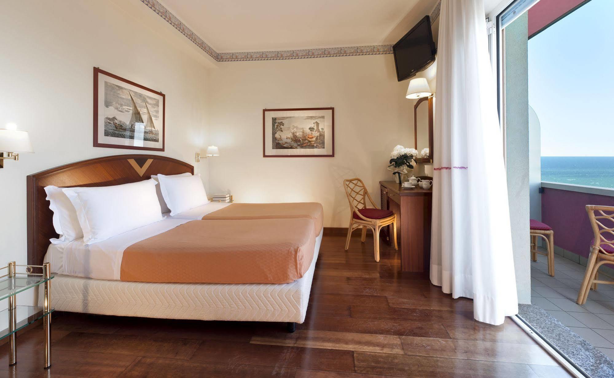 Atilius Hotel & Suites Riccione Exterior foto